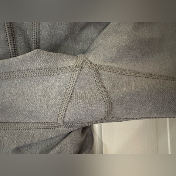 Athleta All In 7” Short Grey Sz S - Picture 5 of 7